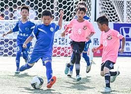 国足0-2澳大利亚！塞鸟摸头安抚王钰栋，王大雷无奈，蒋圣龙失落